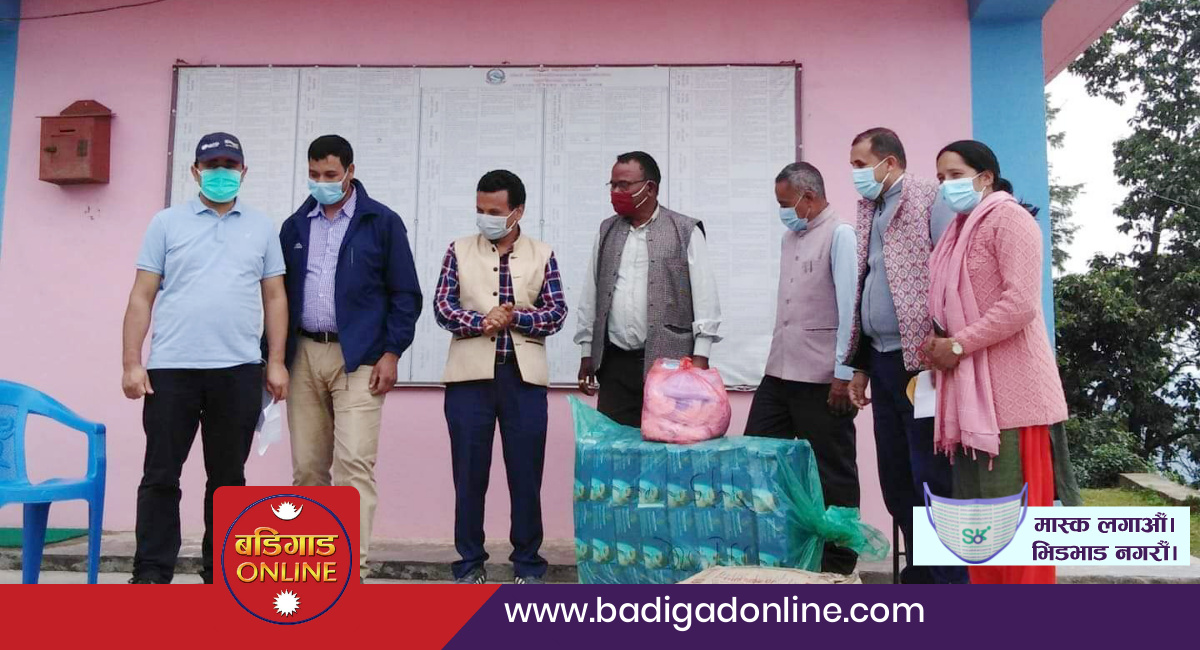 गुल्मीका स्वास्थ्य संस्था र स्वयंसेविकालाई IRDS द्वारा स्वास्थ्य सुरक्षाका सामाग्री सहयोग