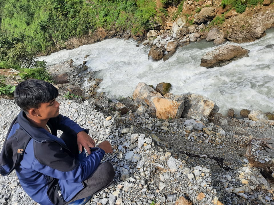 बडिगाड खोलाले बगाएर एक युवक बेपत्ता
