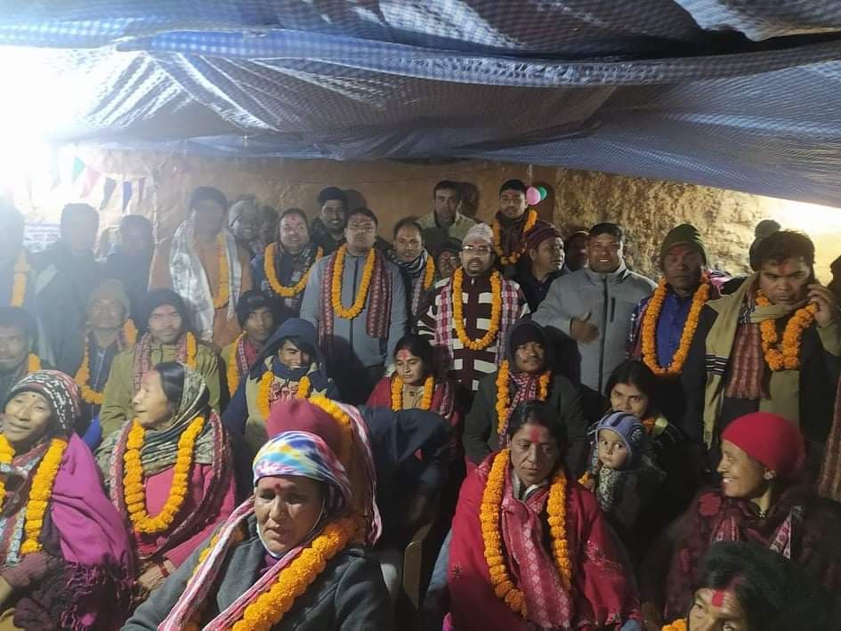 एमालेको गढ गुल्मी रुरुमा सिंगो गाउँका २८ घर धुरी नै काँग्रेसमा प्रवेश !