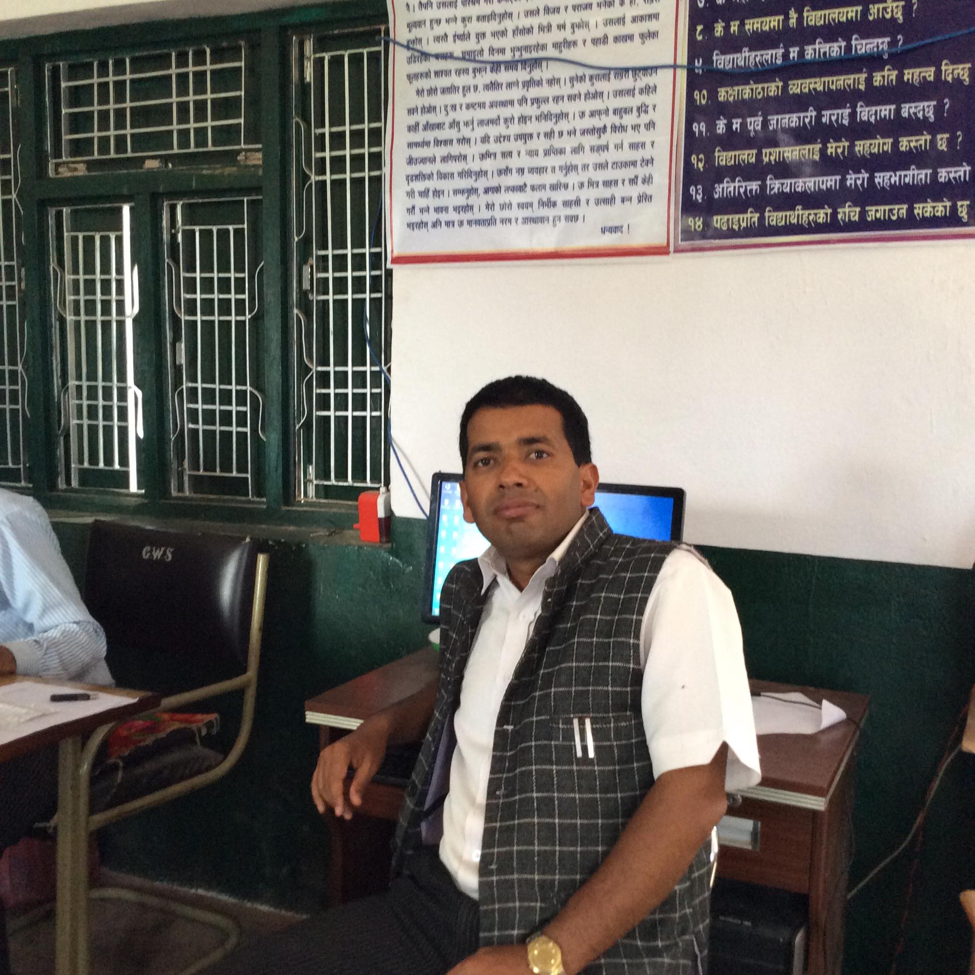 शिक्षण पेशा छाडेर वडाध्यक्ष पदमा उम्मेदवारी दिएका कडेंल : वडालाई नमुना बनाउने प्रण