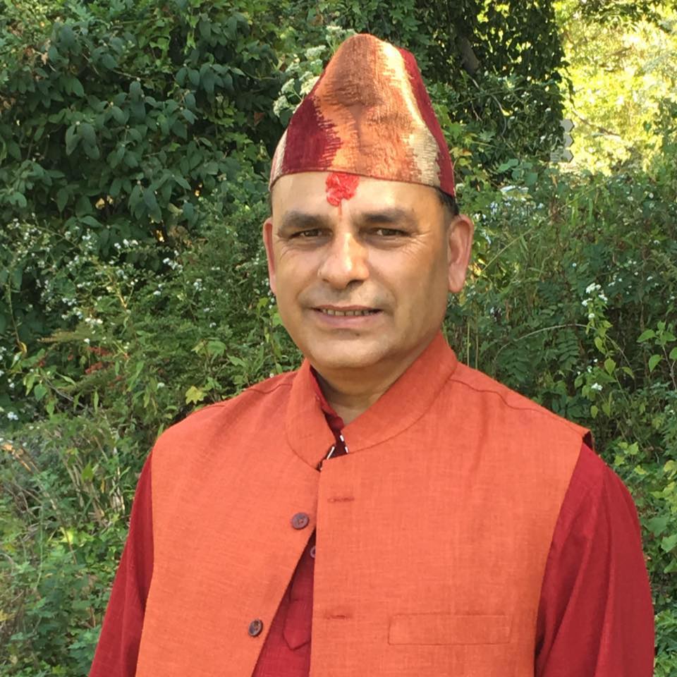 समाजसेवी सापकोटाले विपन्न दुई बालबालिकाको अध्ययन खर्च बेहोर्ने