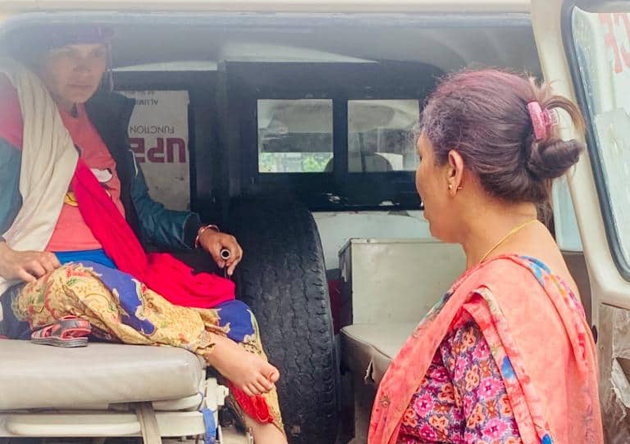 बडिगाड गाउँपालिकाले एक गर्भवती महिलाको उद्धार गरी बुटबल पठायो
