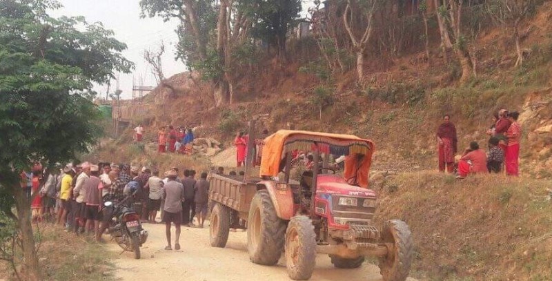 गुल्मीमा ट्याक्टरबाट खसेर सहचालकको मृत्यु