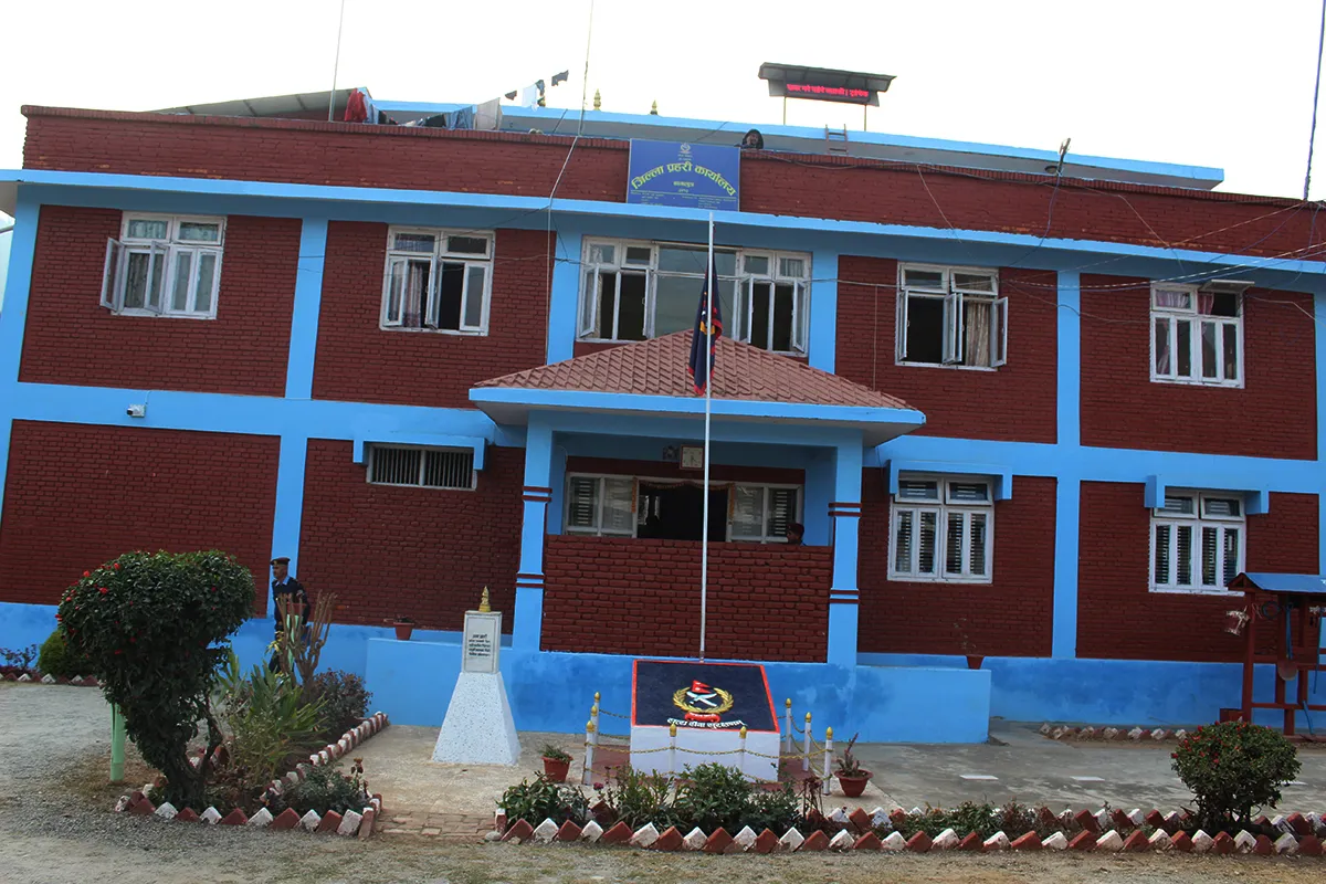 लागु औषध सहित बडिगाडका रोका पक्राऊ