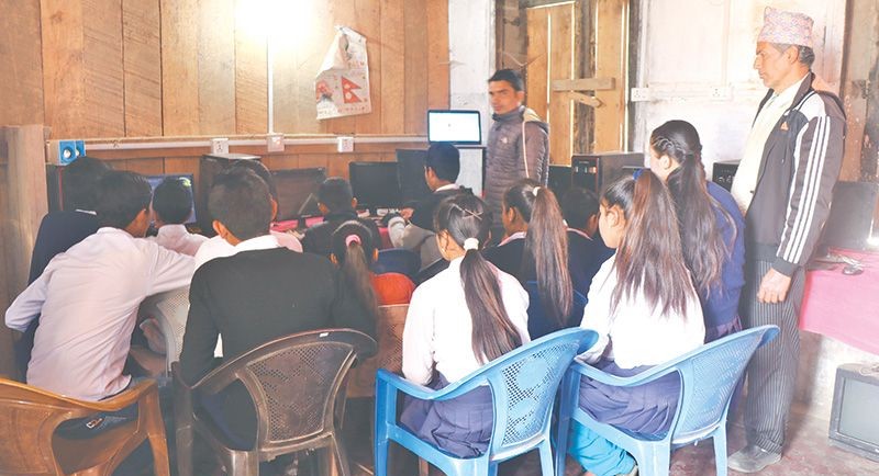 निसीखोलाका विद्यार्थीलाई निःशुल्क कम्प्युटर कक्षा
