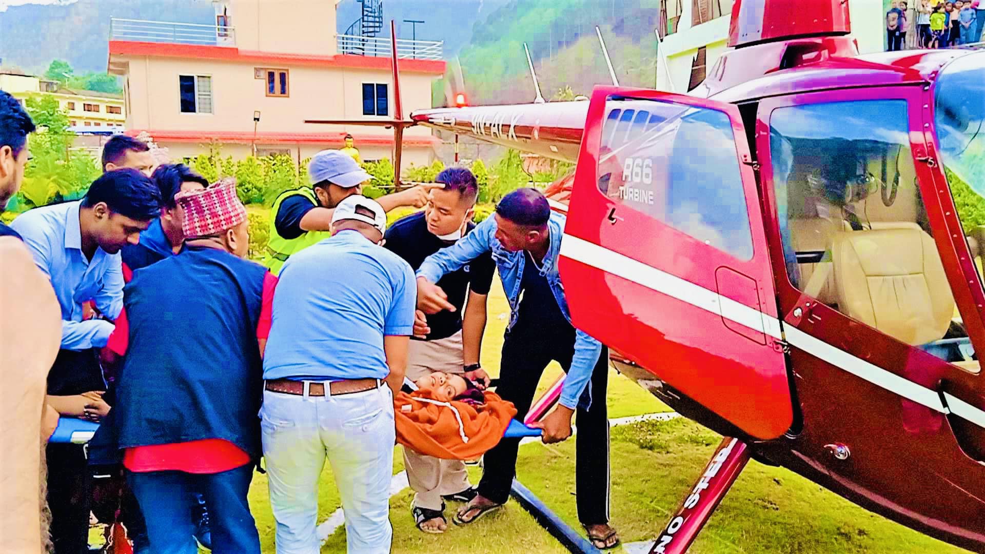 सुत्केरी हुन नसकेपछि निसीखोलाकी एक युवतीको हेलिकप्टरमार्फत उद्धार