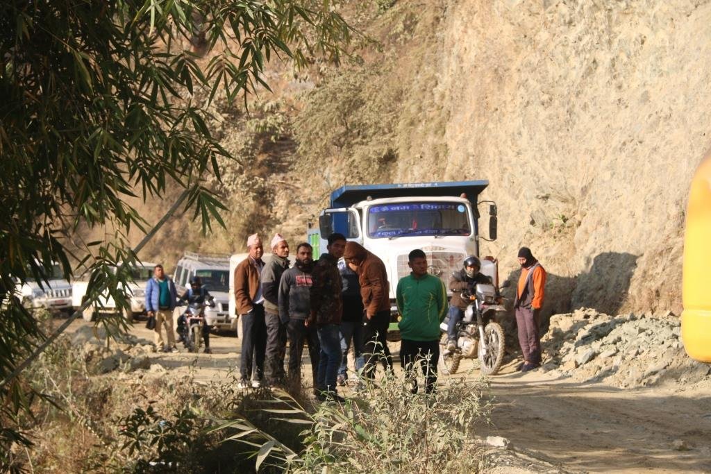 ठेकेदारले अलपत्र पारेपछि मध्यपहाडी राजमार्ग : बिहुँ-घोडाबाँधे खण्डको ठेक्का रद्द