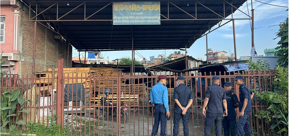 निहुँ खोज्यो भने छप्काइदिन्छु’ भन्दै डेराबाट हिँडेका थिए भण्डारी