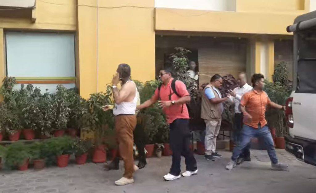 दुर्गा प्रसाईंलाई कालोमोसो दले