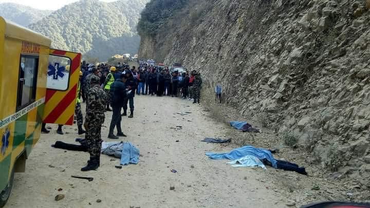 काठमाडौंदेखि चित्लाङ जाँदै गरेको कार दुर्घटना, यात्रुको अवस्था कस्तो छ ?