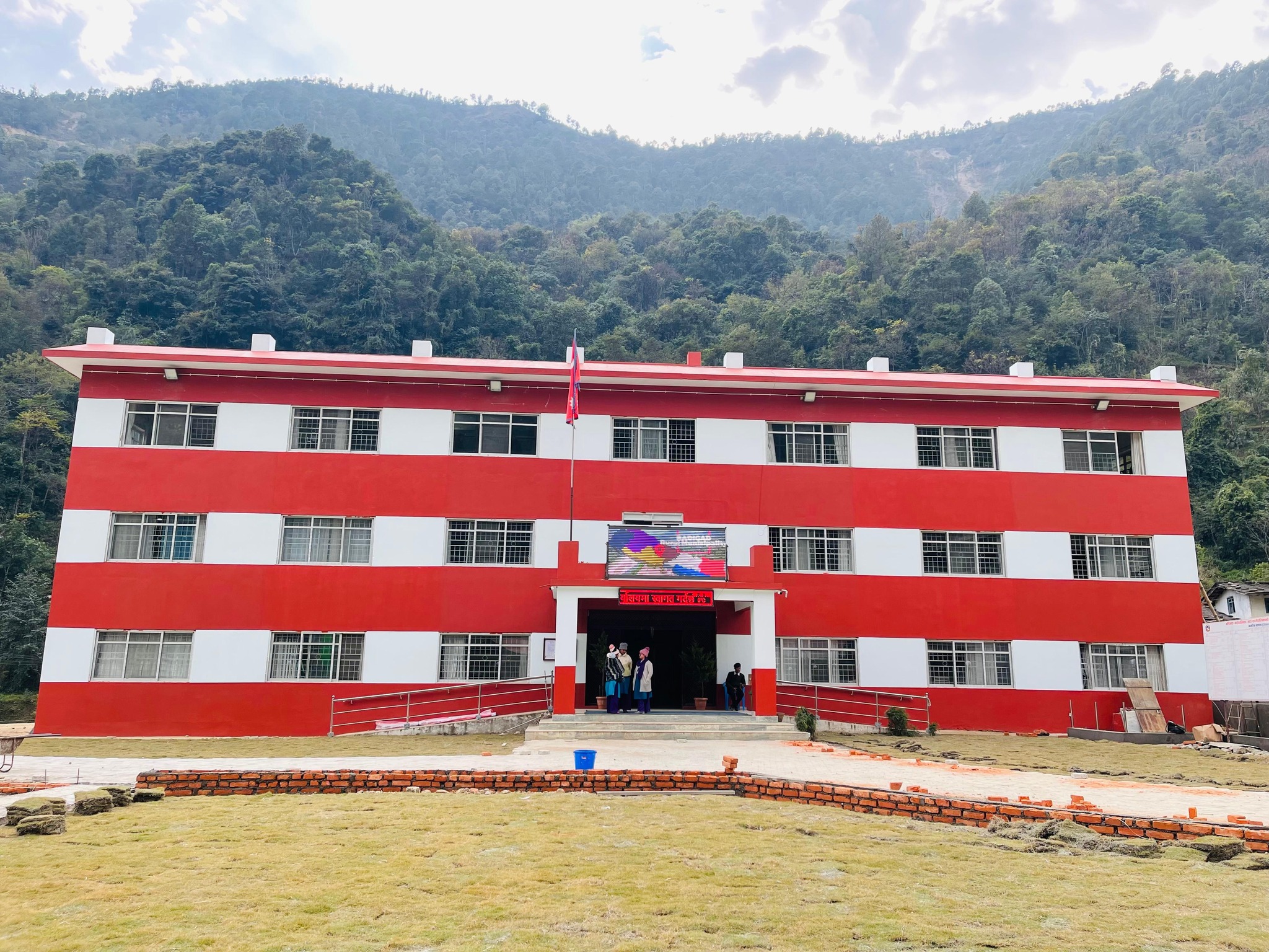 बडिगाड गाउँपालिकाको प्रशासकिय भवनको आज उद्घाटन गरिदै