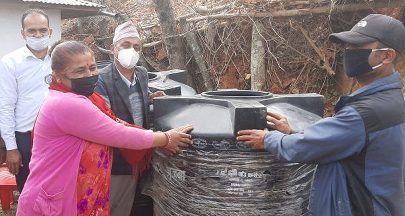 गुल्मीको स्मार्ट कृषि गाउँ हुँगालाई कृषि सामग्री