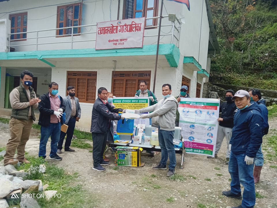 ढोरपाटन समाज हङ्कङको सहयोगमा काँग्रेसले बाँड्यो स्वास्थ्य सामाग्री