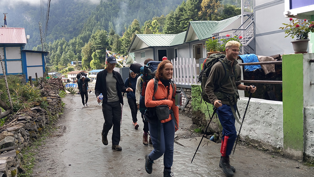 १० महिनामा ९ लाख ४३ हजार पर्यटक नेपाल भित्रिए, कुन देशबाट कति ?