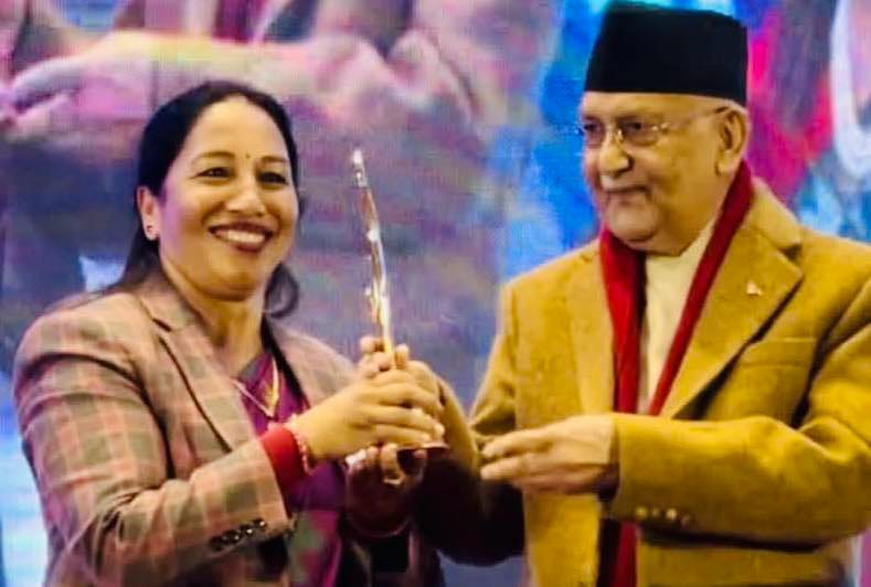 बडिगाड गाउँपालिकाकी अध्यक्ष थापा शी लिड्स आइकन अवार्डबाट सम्मानित