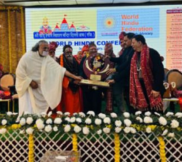 पूर्वमन्त्री आलेलाई विश्वप्रसिद्ध हिन्दू रत्न अवार्ड 