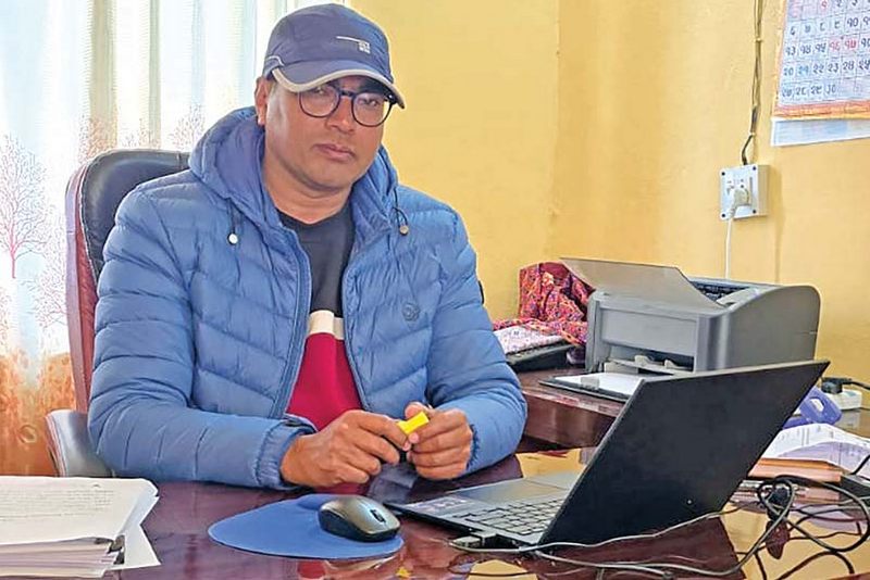 एउटा कर्मचारीलाई तीन जिल्लाको जिम्मेवारी