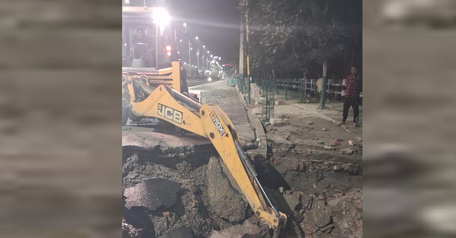 बबरमहलमा फुटेको खानेपानीको पाइप मर्मत थालियो