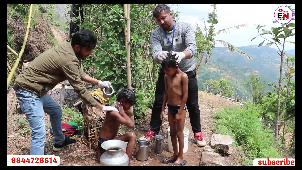 आमा पोईला गएपछि ६ बर्षपछि बल्ल नुहाए गुल्मीका यी भाईले (भिडियो)