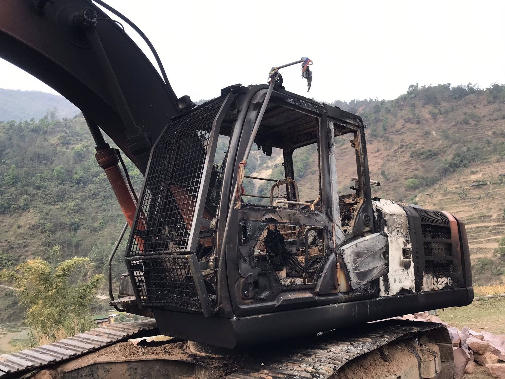 बागलुङमा पार्किङ गरेको डोजरमा आगलागी