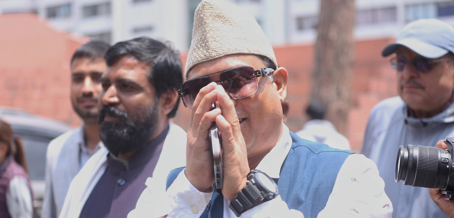 ‘फेक पत्र’ले पक्राउ परेका रेशम चौधरी साढे ४ घण्टापछि रिहा