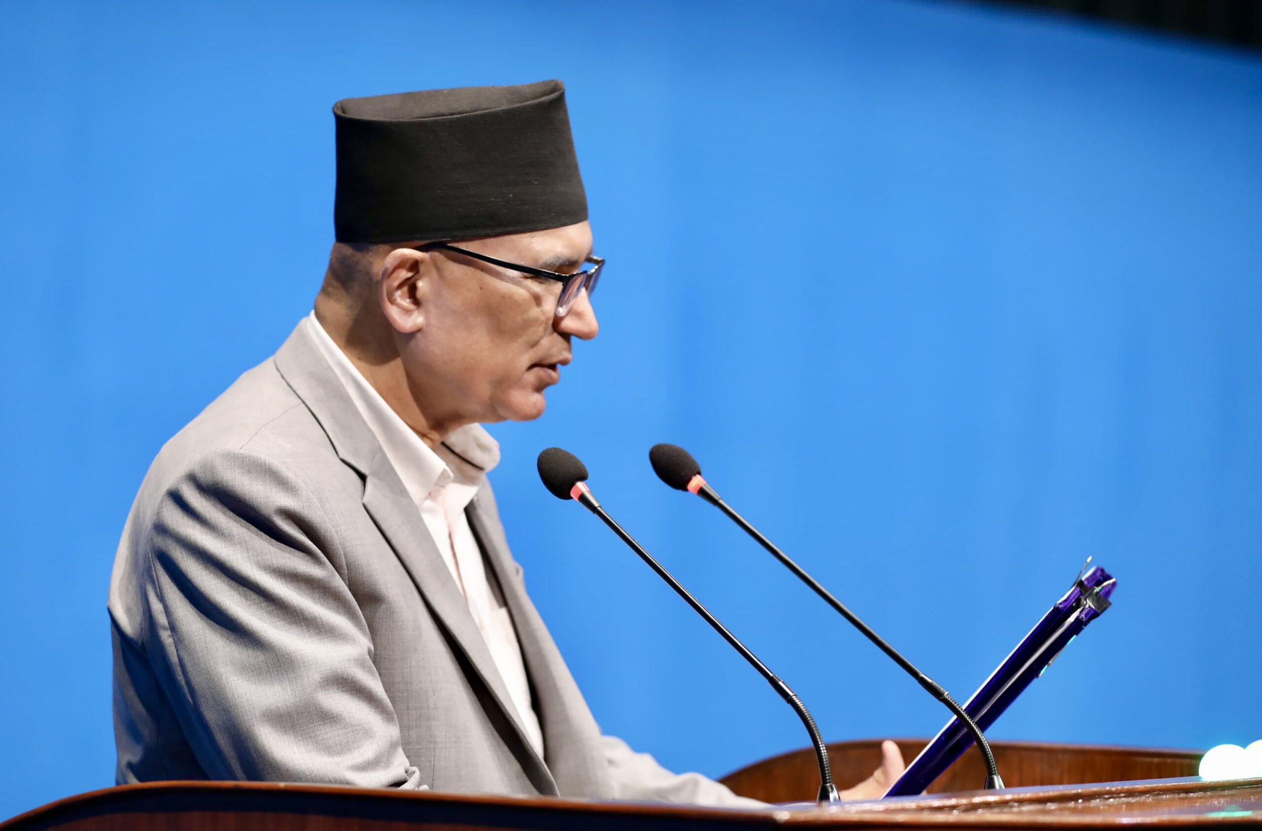 अर्थमन्त्री पौडेलले पेश गरे आर्थिक सर्वेक्षण, आर्थिक वृद्धि ४.६१ प्रतिशत रहने