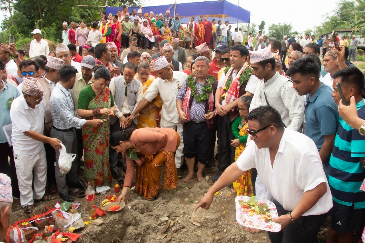 सांसद शर्माद्वारा मोरङको सुनझोडा खोलामा मोटरेबल पुलको शिलान्यास