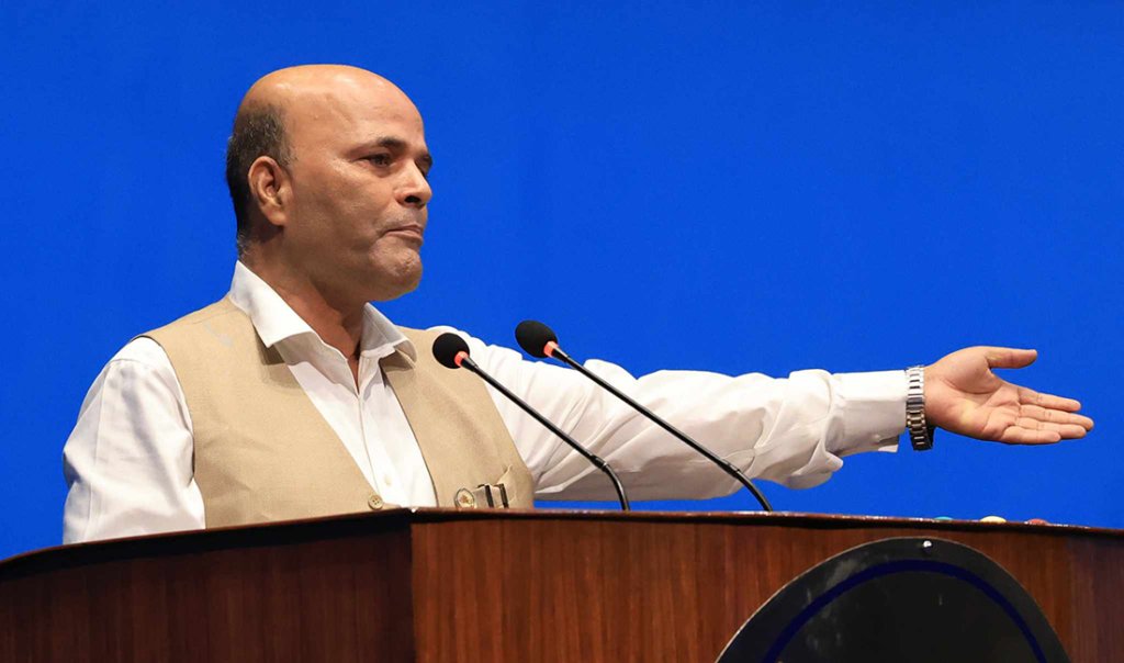 सांसद सिंहले पाँच जिल्ला बाहेक अरु विदेशीलाई दिउ भनेपछि संसद‍मा ‘हंगामा’