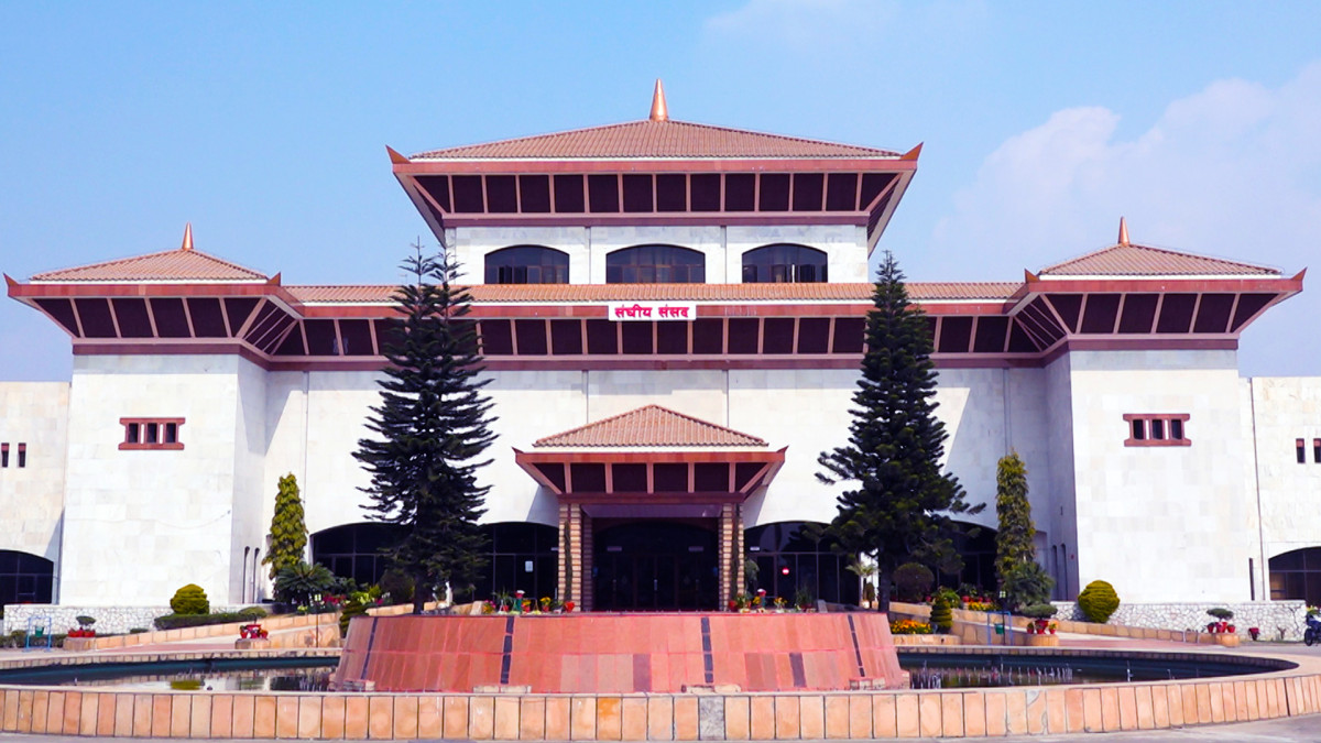 अहिले मात्र होइन, निजामती कानूनमा सधैँ चलखेल
