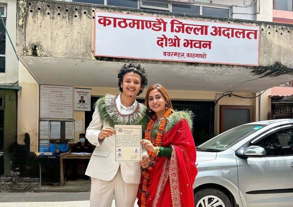 टिकटकर आयुष र एलिजेले गरे कोर्ट म्यारिज