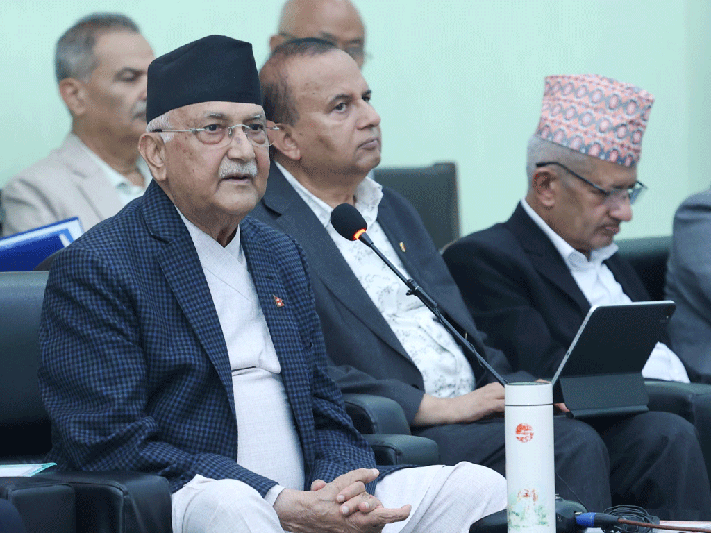 ‘पूर्वराष्ट्रपति च्यासल आउँदा आफैँ चुनाव गराएर हारेका समूह पनि देखिए’ : ओली