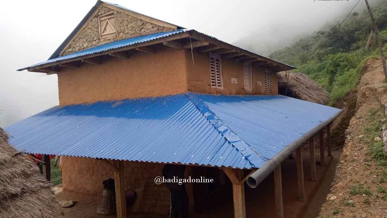 गलकोट नगरले खरको छाना विस्थापित गर्दै !