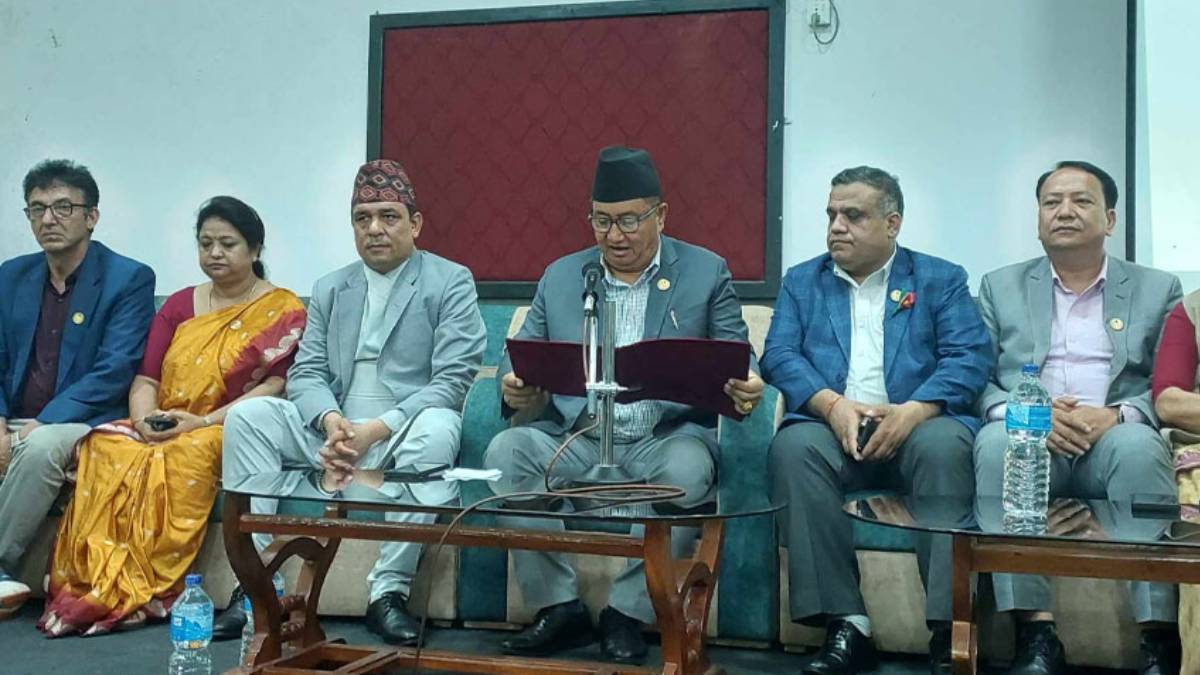 बागमतीका मुख्यमन्त्री लामाले दिए राजीनामा, दलभित्रको प्रपञ्चबाट सरकार छोड्नु परेको गुनासो