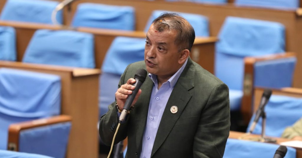 गगनको रास्वपा लक्षित टिप्पणी- सिङ्गो देश एउटा ठगी अभियुक्तको अघिपछि घुमेको छ