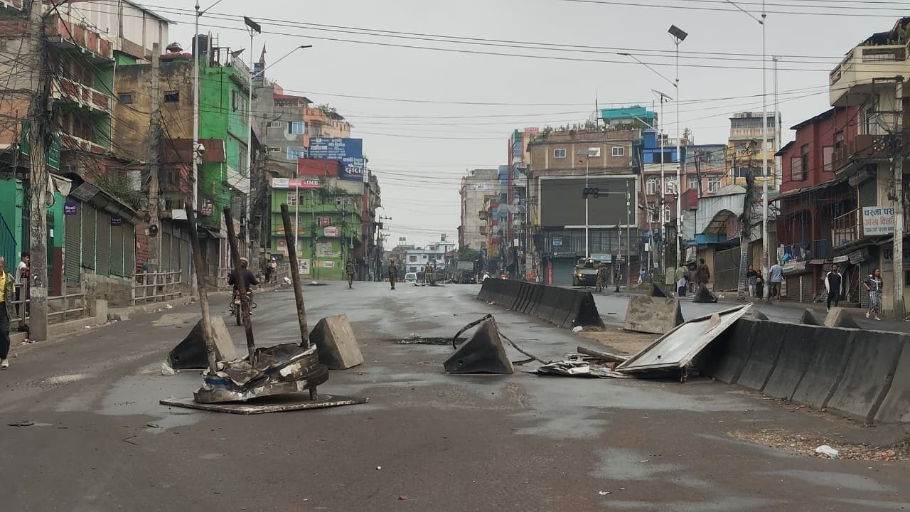 सामान्य अवस्थामा फर्कँदै काठमाडौं, मुख्य चोकहरुमा सेनाको गस्ती