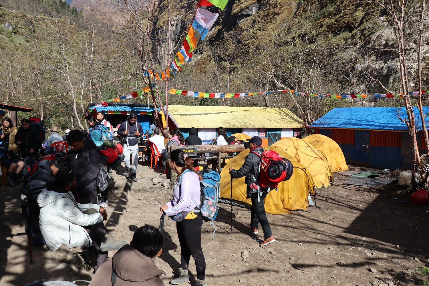 अन्नपूर्ण र मुस्ताङमा पर्यटकको लर्को लागेपछि खान बस्नसमेत समस्या