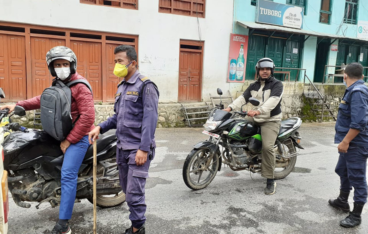 लकडाउनको उल्लघंन गर्नेलाई बडिगाडले थाल्यो भाटे कारबाही !