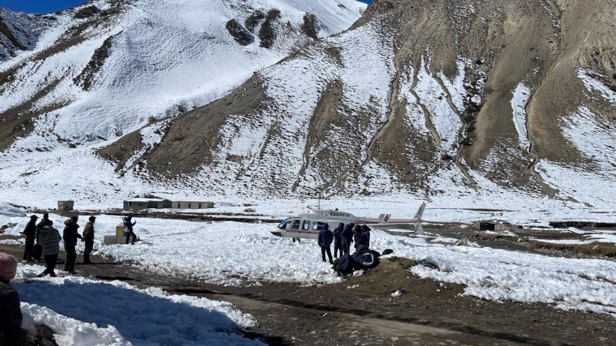 आईजिपी कार्कीको निर्देशनमा ५ जना प्रहरीको हेलिकप्टरद्वारा उद्धार
