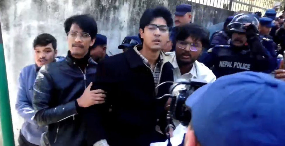 सिंहदरबार छिर्न खोजेका मिराज ढुंगानाको समूहलाई प्रहरीले हटायो