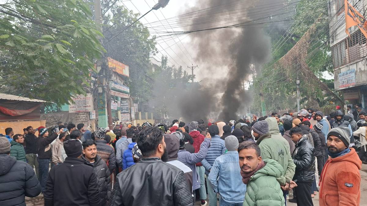 धनुषा घटनाको विरोधमा वीरगन्जमा प्रदर्शन, प्रहरीद्वारा ५ राउन्ड अश्रु ग्यास प्रहार