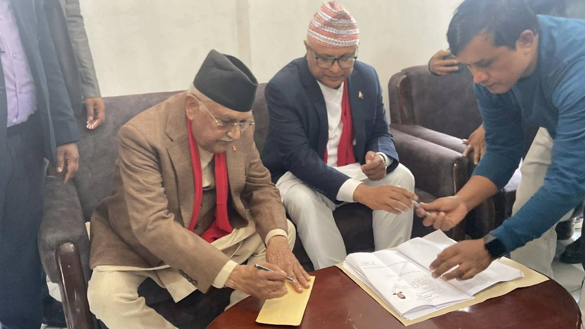 ओलीले दर्ता गराए झापा–५ बाट उम्मेदवारी