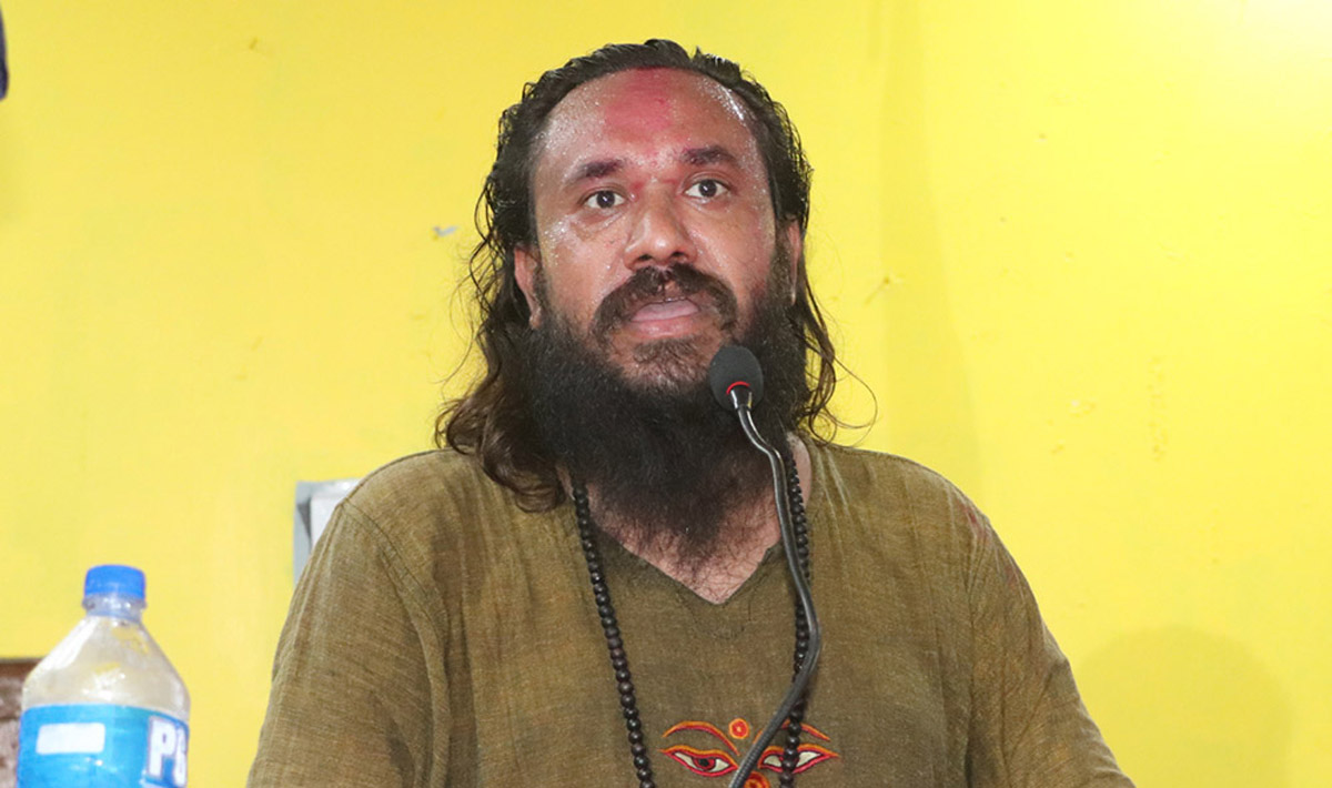 खगेन्द्रको स्पष्टोक्ति- ‘म शाकाहारी हुँ, विपक्षीले बदनाम गर्न गाई खान पाउने भिडियो हाले’