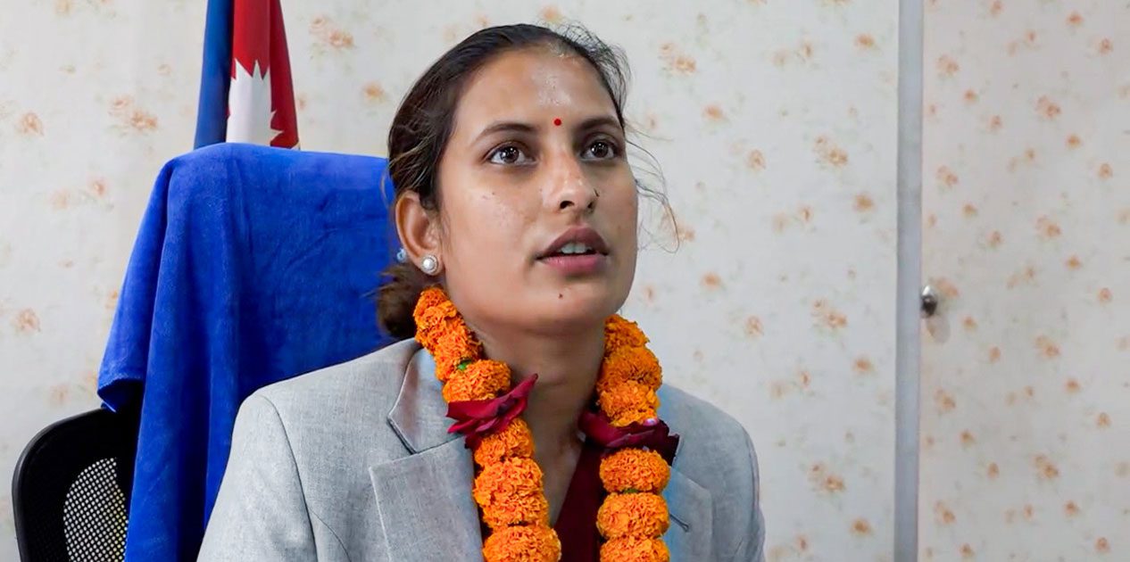 पदभार ग्रहण गर्दै गर्दा किन रोइन् महिला मन्त्री वादी