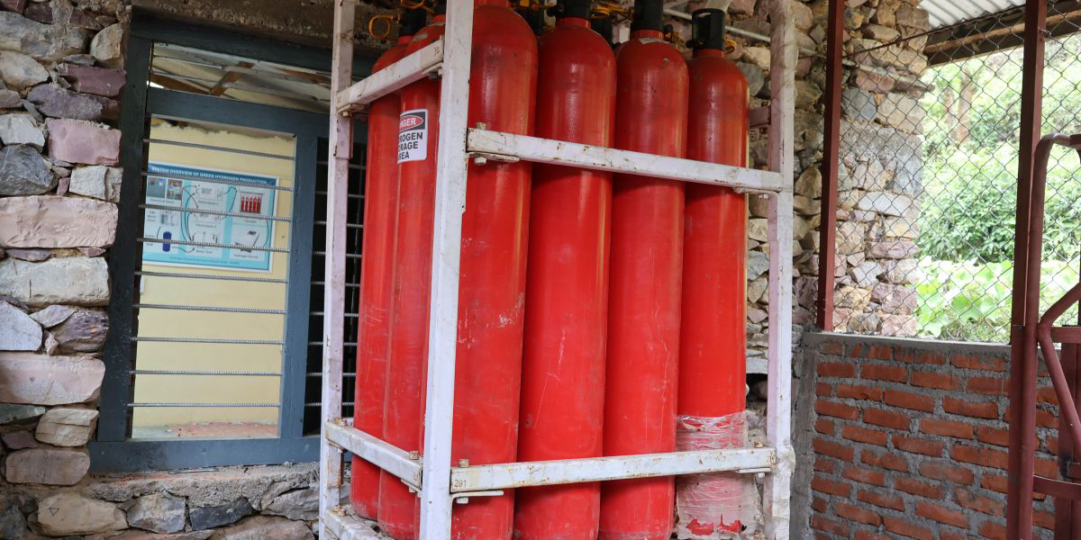 बडिगाड गाउँपालिकामा पानी र बिजुलीबाट बल्यो ग्यास चुलो, नेपालमै पहिलोपटक हरित हाइड्रोजनबाट खाना पकाउने सफल परीक्षण