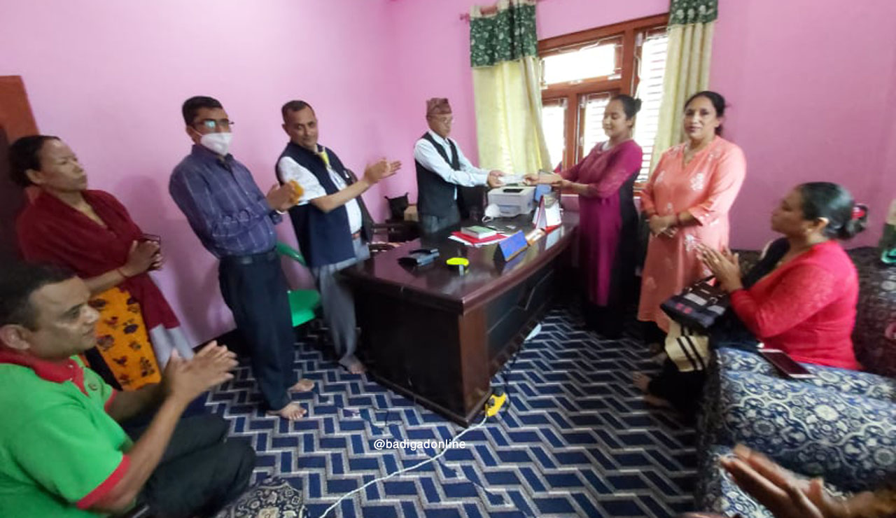 बडिगाड गाउँपालिकाको राहत कोषमा कृषि महिला आमा समुहले गर्यो सहयोग !