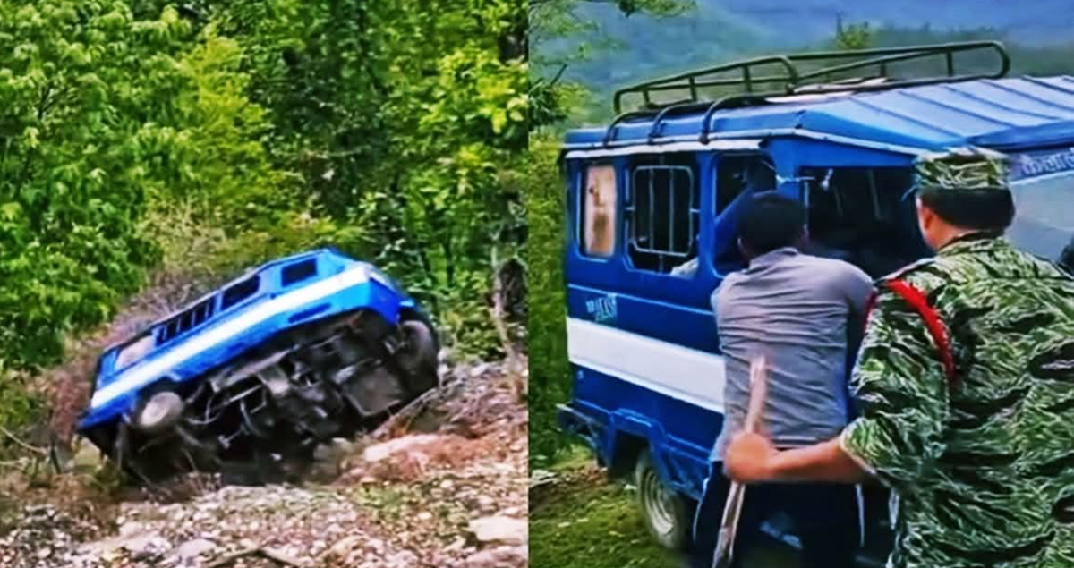 वन कार्यालयका कर्मचारीले टेम्पो भीरमा धकेलिदिए, कैलाली वन कार्यालय भन्छ- ‘बिग्रिएको टेम्पो हटाउने क्रममा भिरबाट खसेको हो’