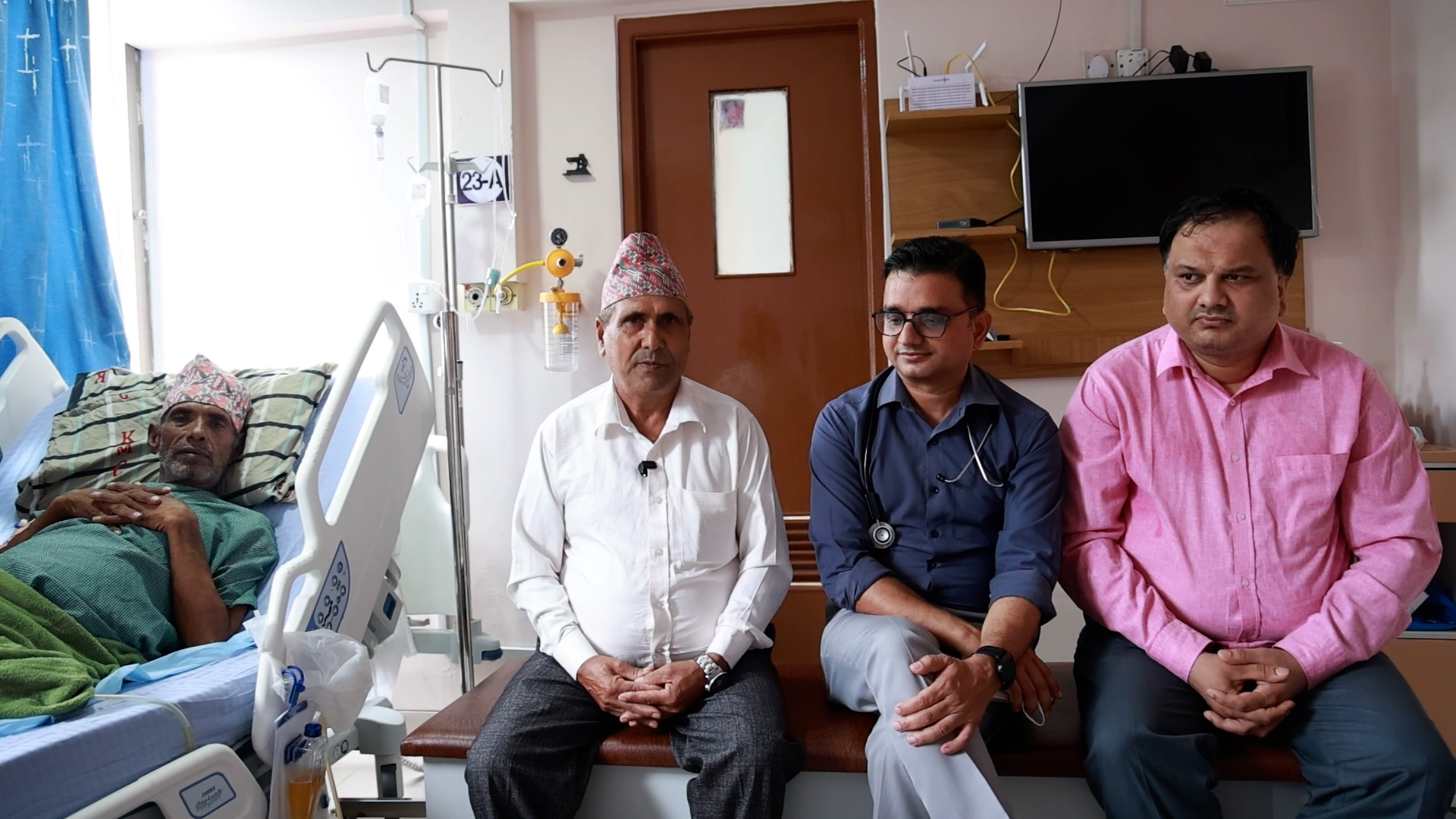 केएमसीमा ६७ वर्षीय वृद्धको फुटेको ब्रेन एभीएमको बिनाचिरफार सफल उपचार