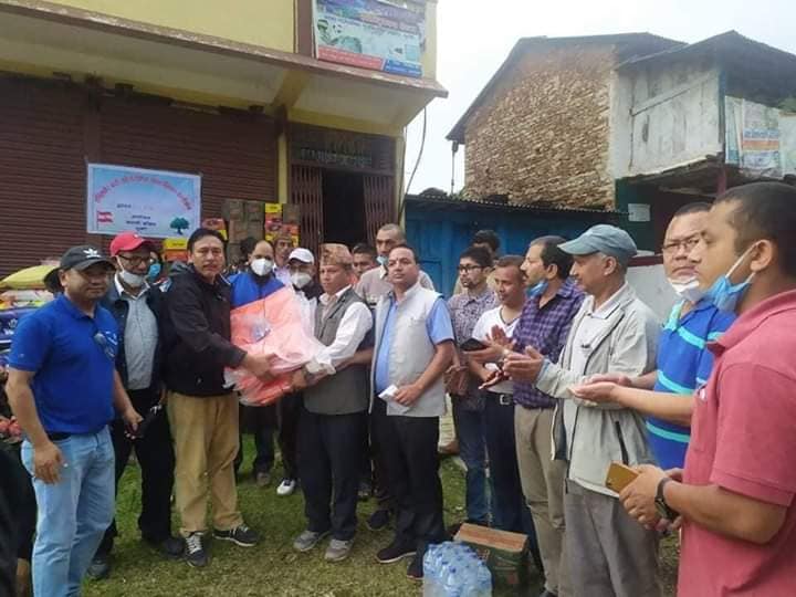 गुल्मी काँग्रेसले बाँड्यो पहिरो प्रभावित क्षेत्रमा राहत !