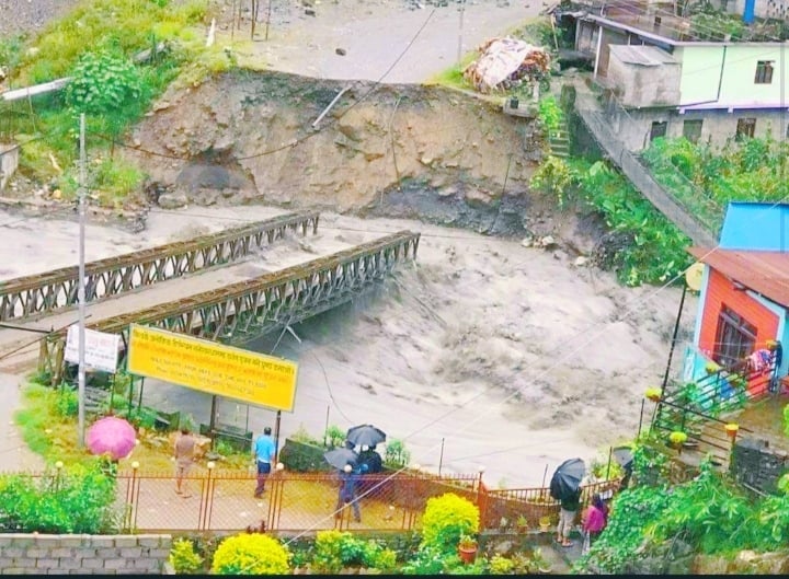 म्याग्दी पहिरो अपडेट : ११ जनाको शव फेला, २३ जना अझै बेपत्ता !