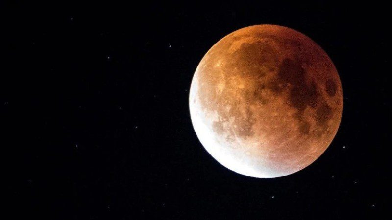 चन्द्रमाको फरक रङ : अशुभ सकेंत
